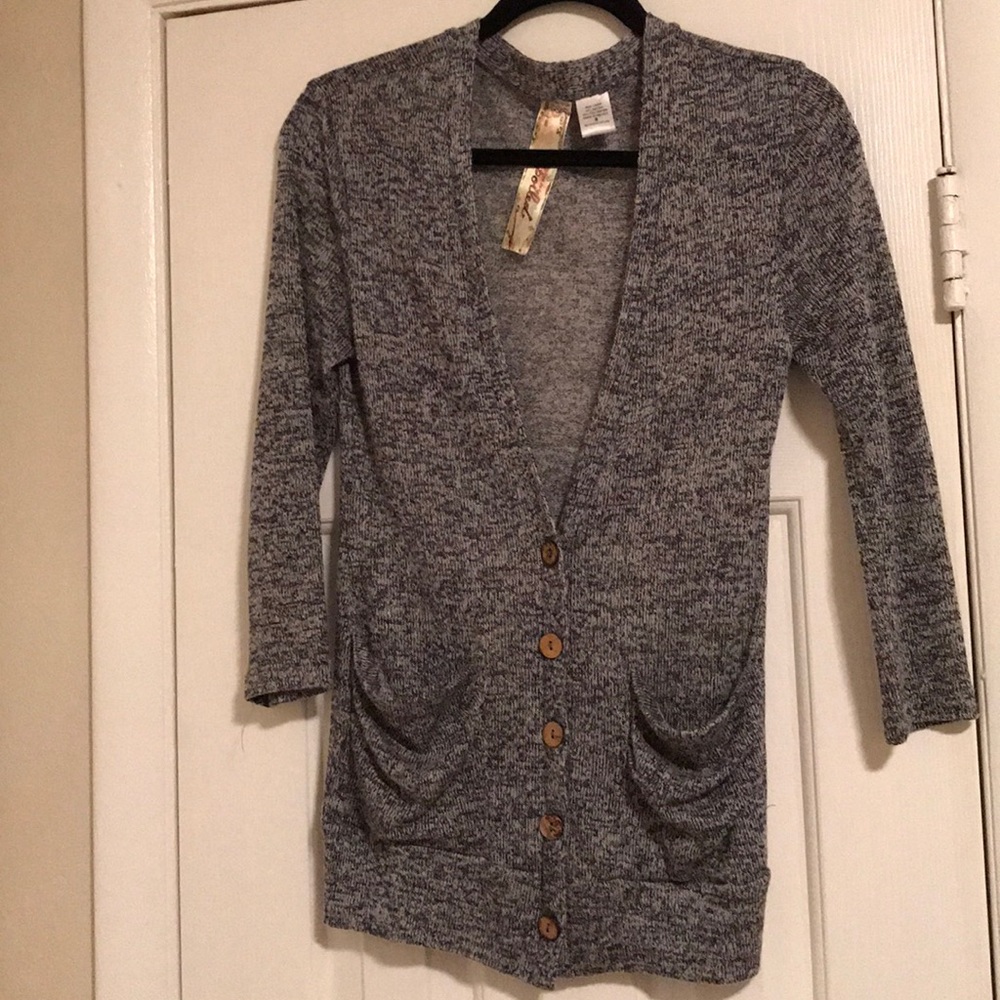 Grey 3/4 sleeve sweater with brown buttons